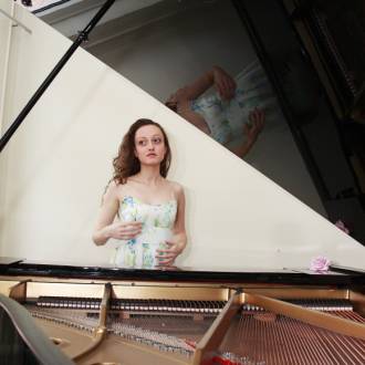 Viktoriya-Anastasova-piano1