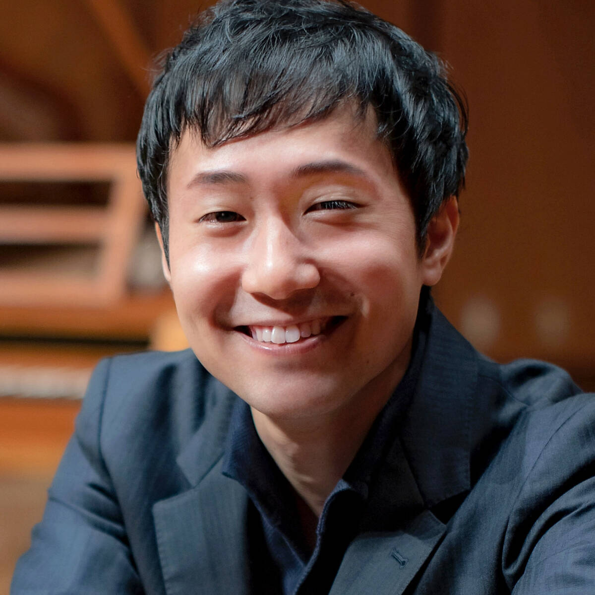 Naruhiko lacht leukvierk @ Shin Matsumoto jpg